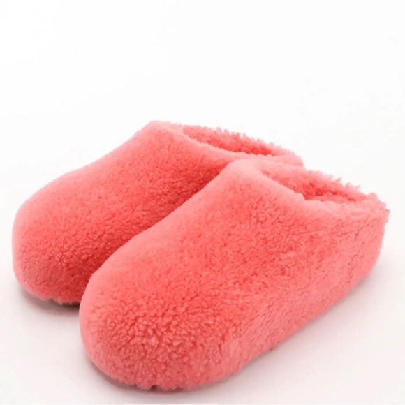 Amina Muaddi Giuly Platform Slipper Mules in Pink Shearling, New in Box - Picture 2 of 6